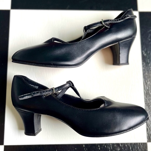 NEW CAPEZIO ADULT 2” JR. FOOTLIGHT T-STRAP CHARACTER SHOES - Picture 2 of 6